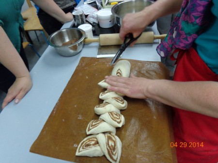 Nussstrudel mit Scherenschnitt