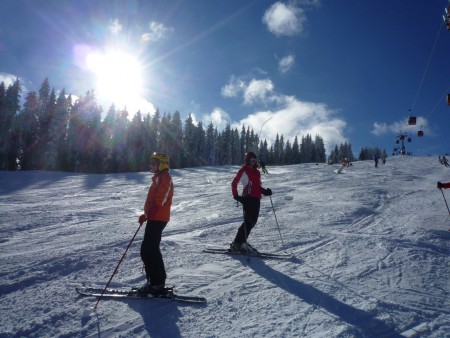 Sonnenschein im Hintergrund, Rosi und Annemarie